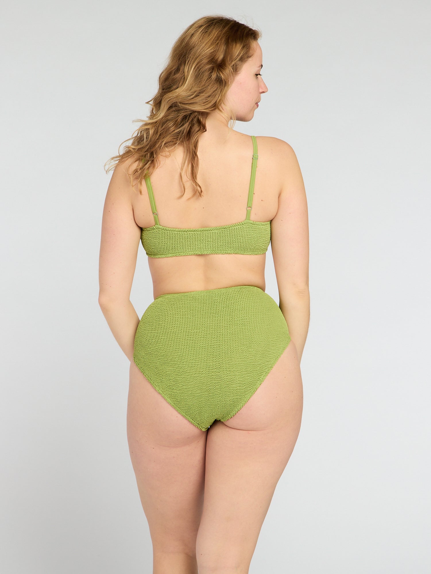 S1_PoiseHighWaist_Fern_18_db5dc8c2-6f85-462d-983a-6d914033f714.jpg