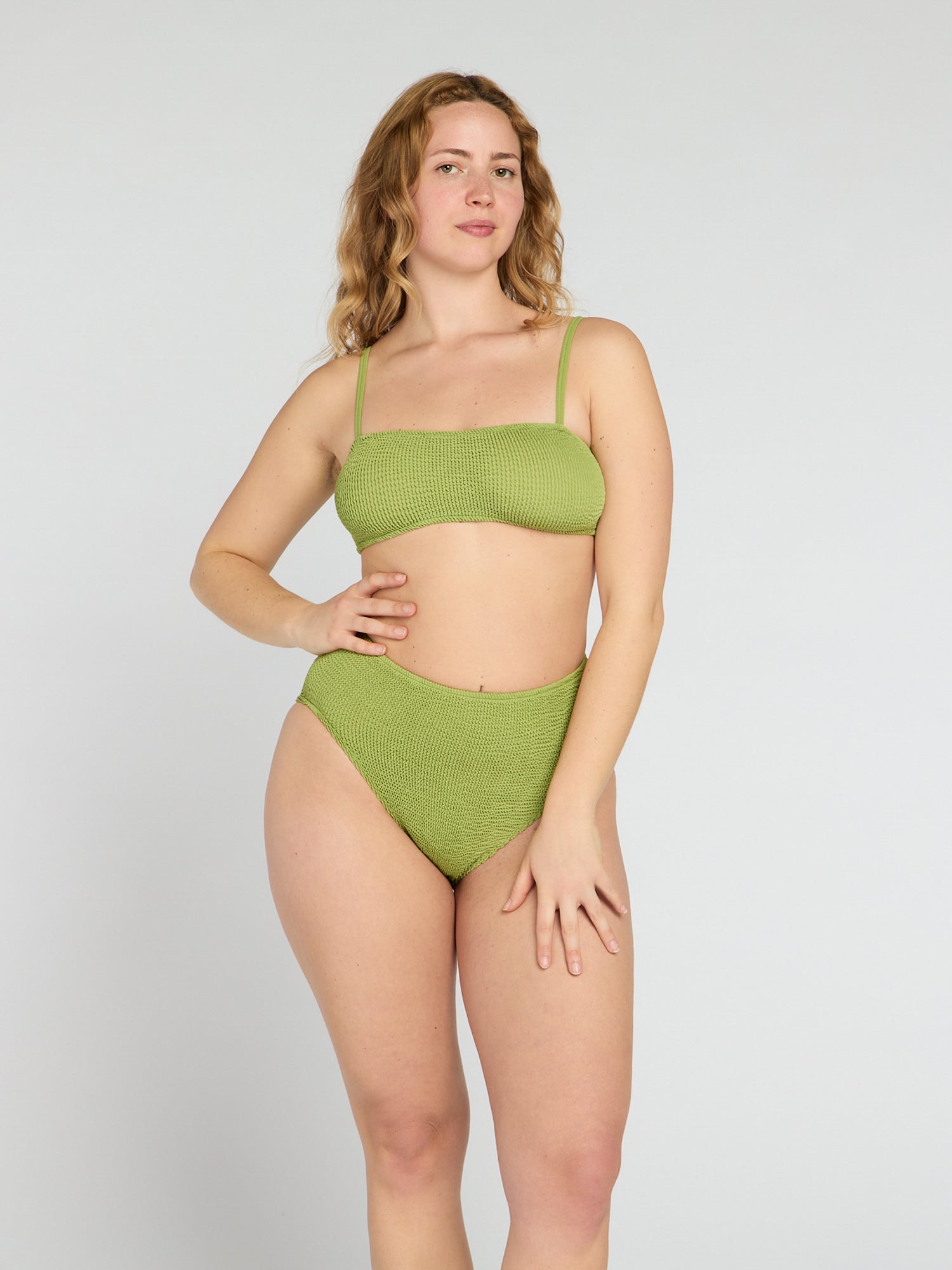 S1_PoiseHighWaist_Fern_6_3b02609a-66d1-4a54-bb7e-30ffb035faa1.jpg