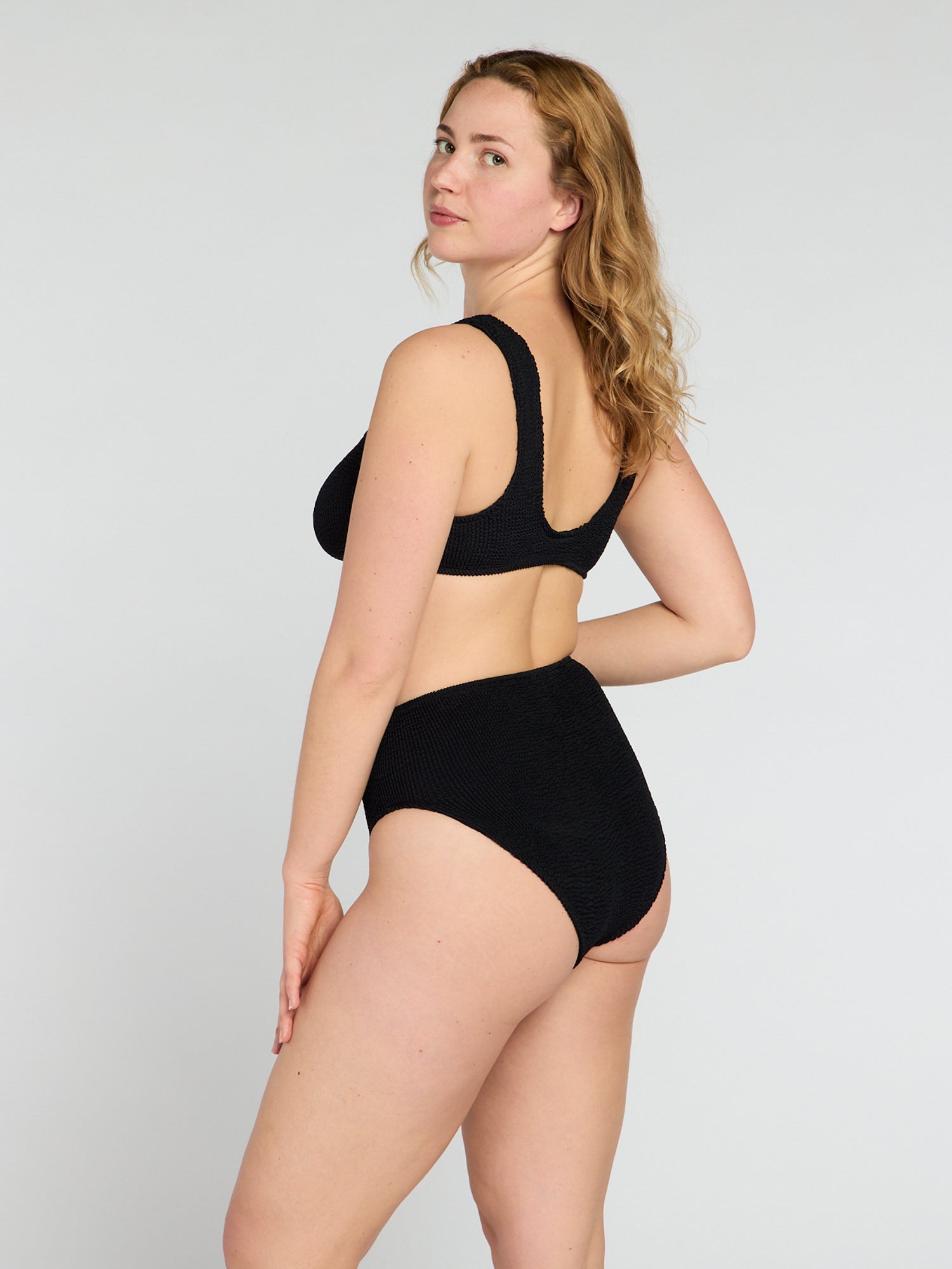 S1_AplombHighWaist_Black_10.jpg