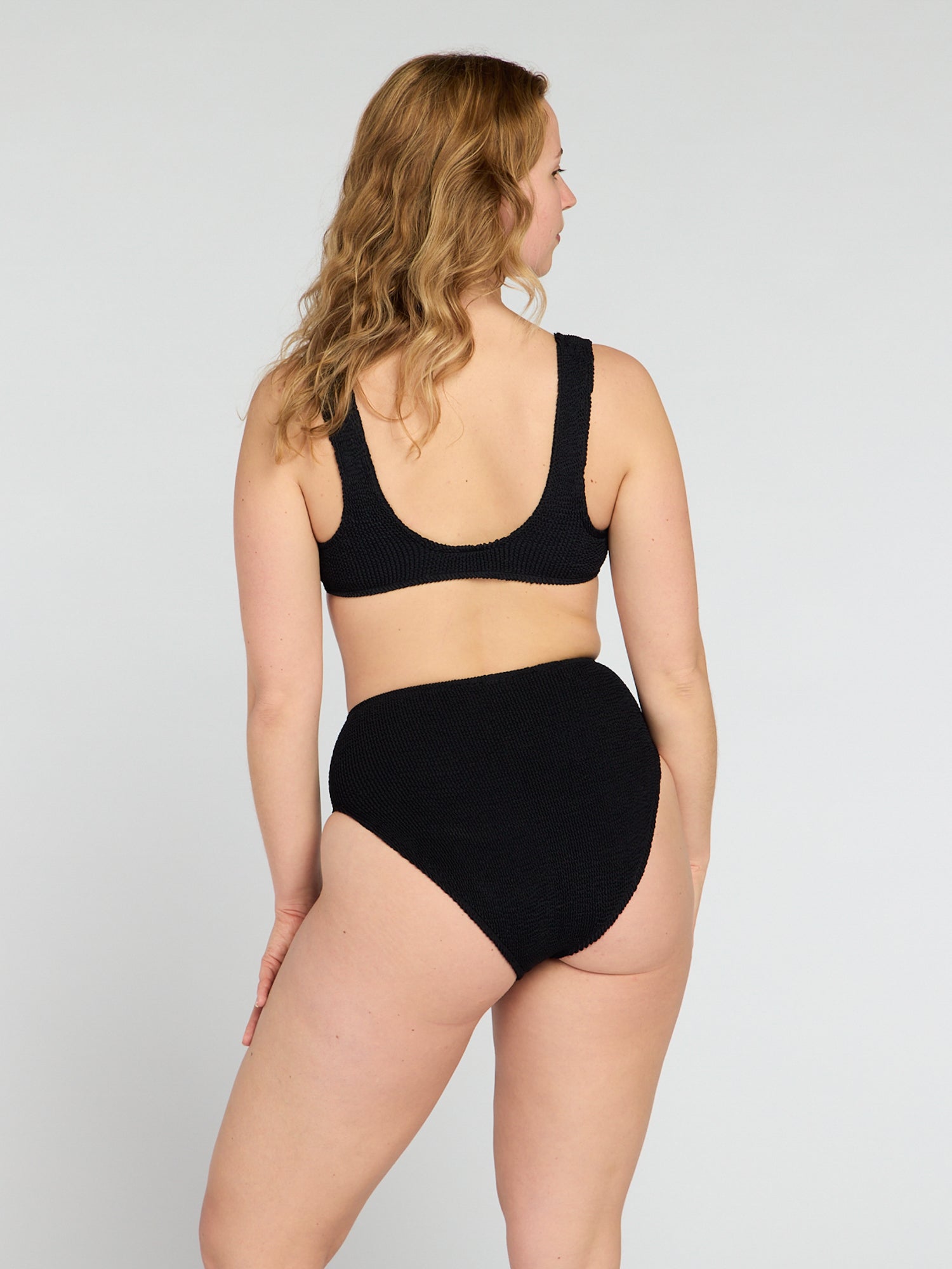 S1_AplombHighWaist_Black_12.jpg