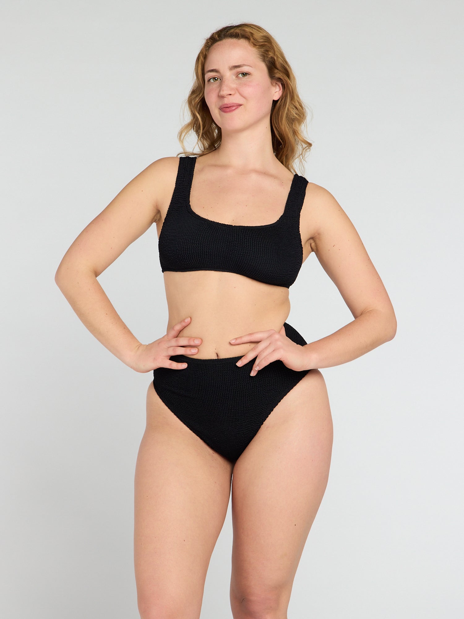 S1_AplombHighWaist_Black_27.jpg