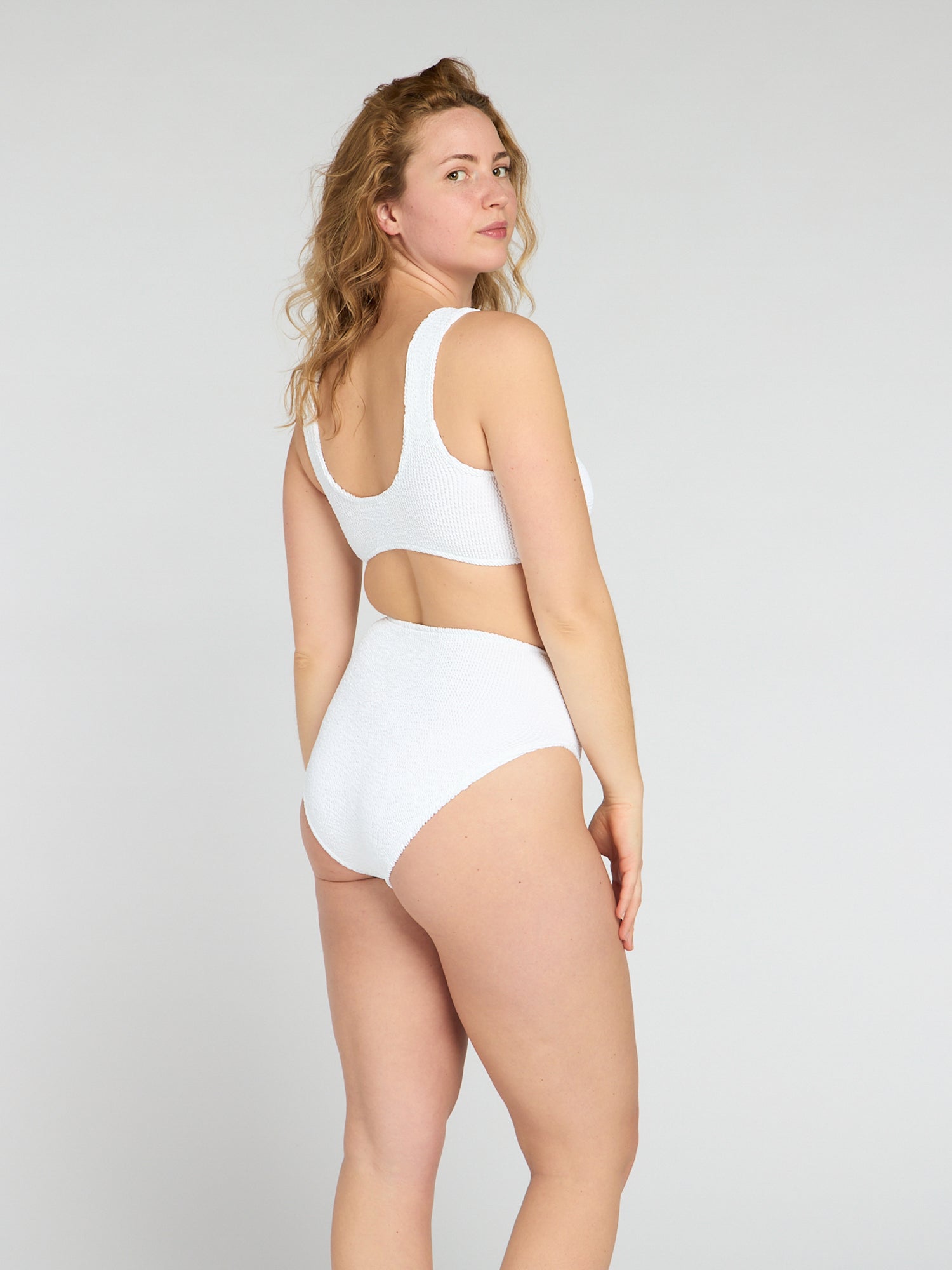 S1_TwistGaiaHighWaist_White_17.jpg